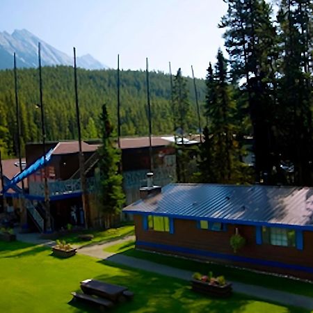 Sunwapta Falls Rocky Mountain Lodge Jasper Exterior photo