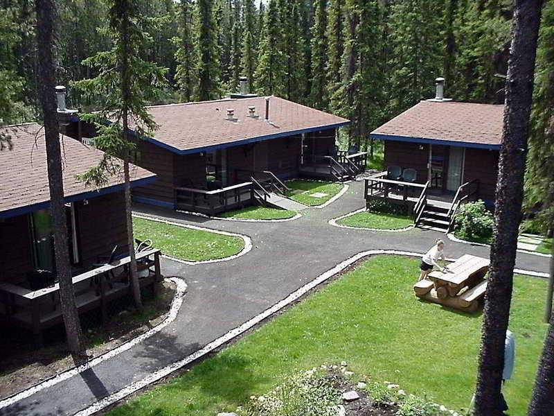 Sunwapta Falls Rocky Mountain Lodge Jasper Exterior photo