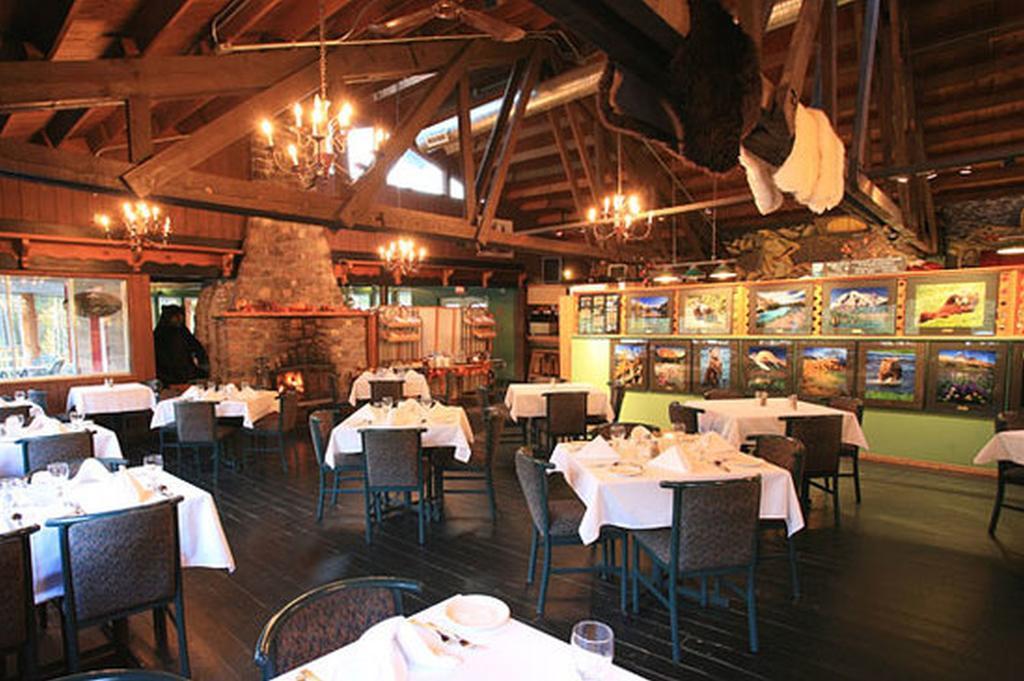 Sunwapta Falls Rocky Mountain Lodge Jasper Exterior photo