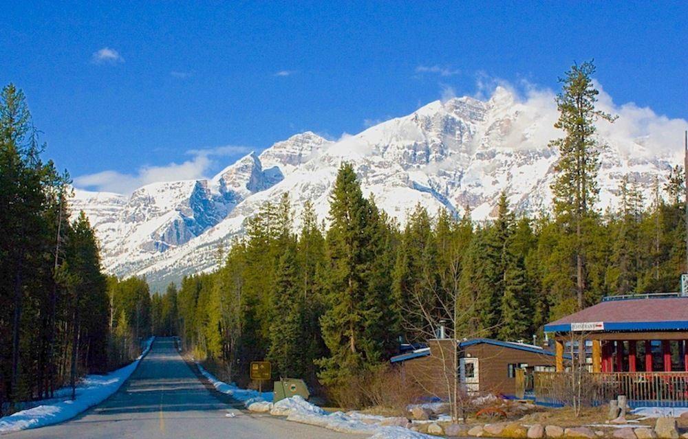 Sunwapta Falls Rocky Mountain Lodge Jasper Exterior photo