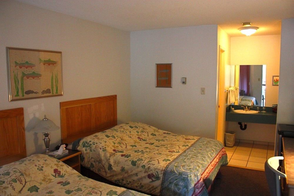 Sunwapta Falls Rocky Mountain Lodge Jasper Exterior photo